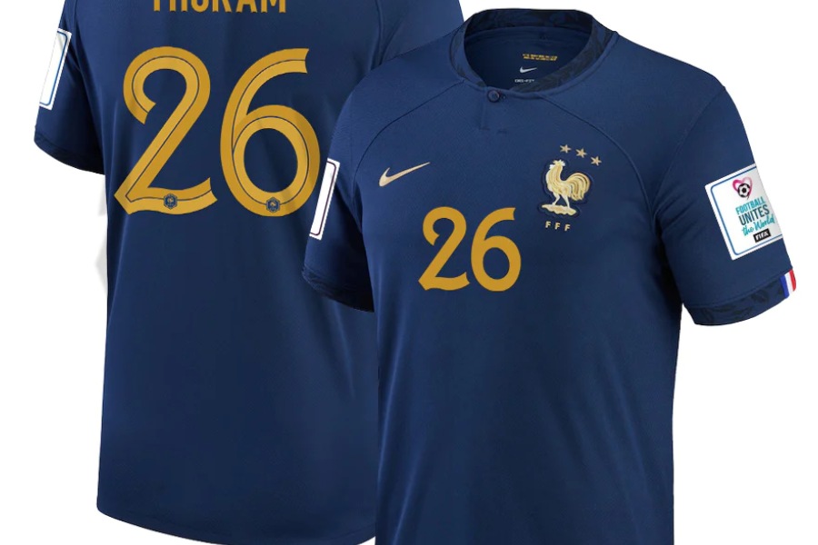 তিনটি তারা দেওয়া ফ্রান্সের এই জার্সি প্রকাশ্যে আসতে শুরু হয়েছে বিতর্ক।