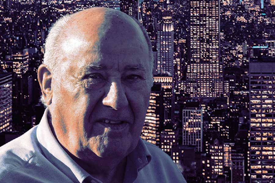 ৪১ তলা টাওয়ারের একটি বাড়ি কিনেছেন বিশ্বের অন্যতম ধনী ওই ব্যক্তি। এই গগনচুম্বী অট্টালিকাটির উচ্চতা ১৩৩ মিটার। 