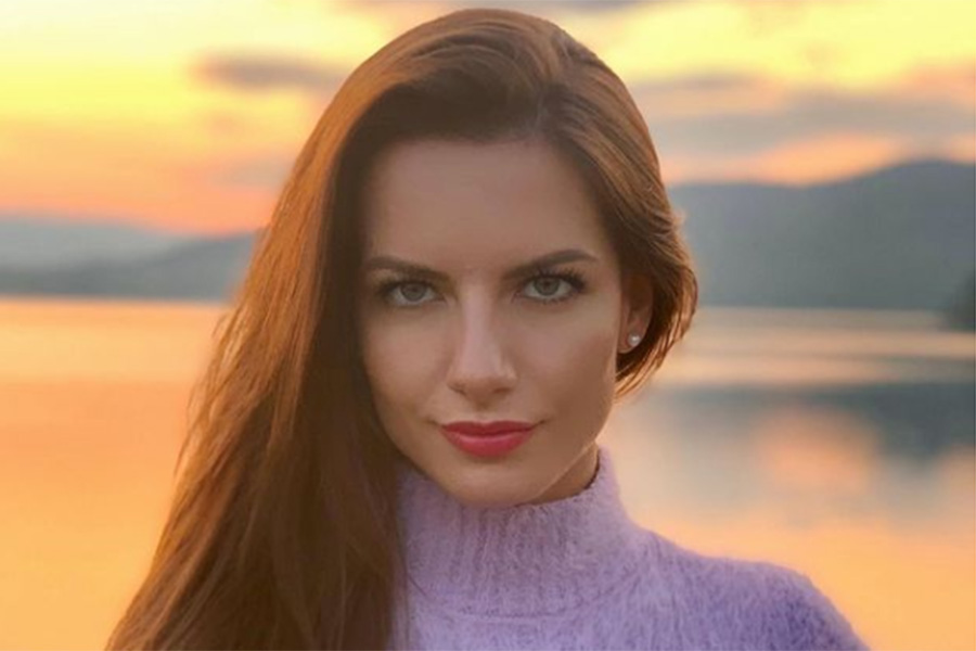 রবিবার মাঠে নামবে ফ্রান্স আর আর্জেন্টিনা। গোটা দুনিয়ার চোখ থাকবে কাতারের মাঠে। চোখ থাকবে কারোলিনা বোজার স্টেফান্সকারও। কোনও ফরাসি বা আর্জেন্টিনিয়ের থেকে তাঁর উচ্ছ্বাস এতটুকু কম নয়। সেই উচ্ছ্বাসের অন্য একটি কারণও রয়েছে।