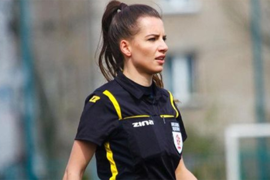 সুন্দরী কারোলিনা এই পেশা বেছেছিলেন নিজের ঠাকুর্দার কারণে। তাঁর ঠাকুর্দা ছিলেন পেশাদার রেফারি। নিজের নাতনিকেও ফুটবল ভালবাসতে শিখিয়েছিলেন।