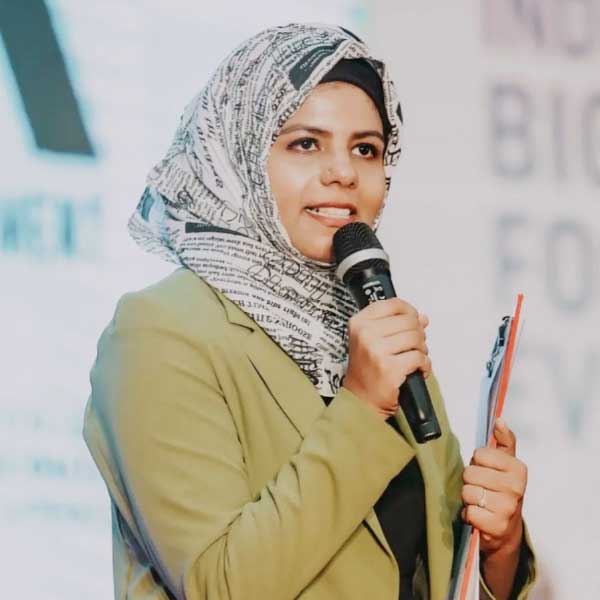 কেরলের কুন্নুরের বাসিন্দা শাহিন। ২০০৬ সালের বিশ্বকাপে প্রথম মেসির খেলা দেখেন। আর প্রথম দর্শনেই মুগ্ধ। ঠিক করে ফেলেন, মেসির সঙ্গে দেখা করতেই হবে। কয়েক মুহূর্ত হলেও কথা বলতে হবে।