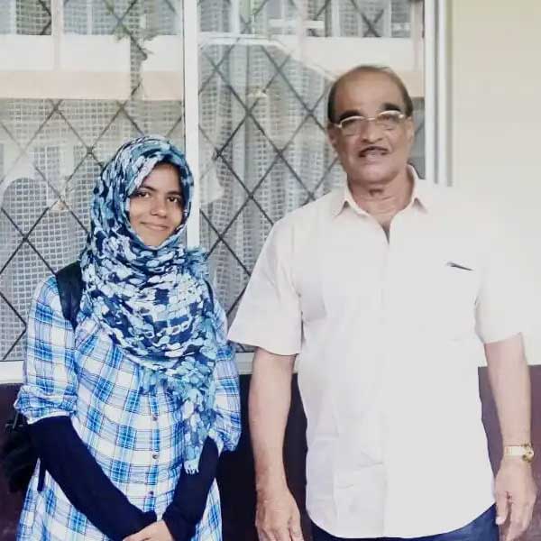 এত কাছে গিয়েও অবশ্য মেসির সঙ্গে কথা বলা হয়নি। সুযোগ পাননি। একরাশ হতাশা বুকে চেপে বাড়ি ফিরে এসেছেন।