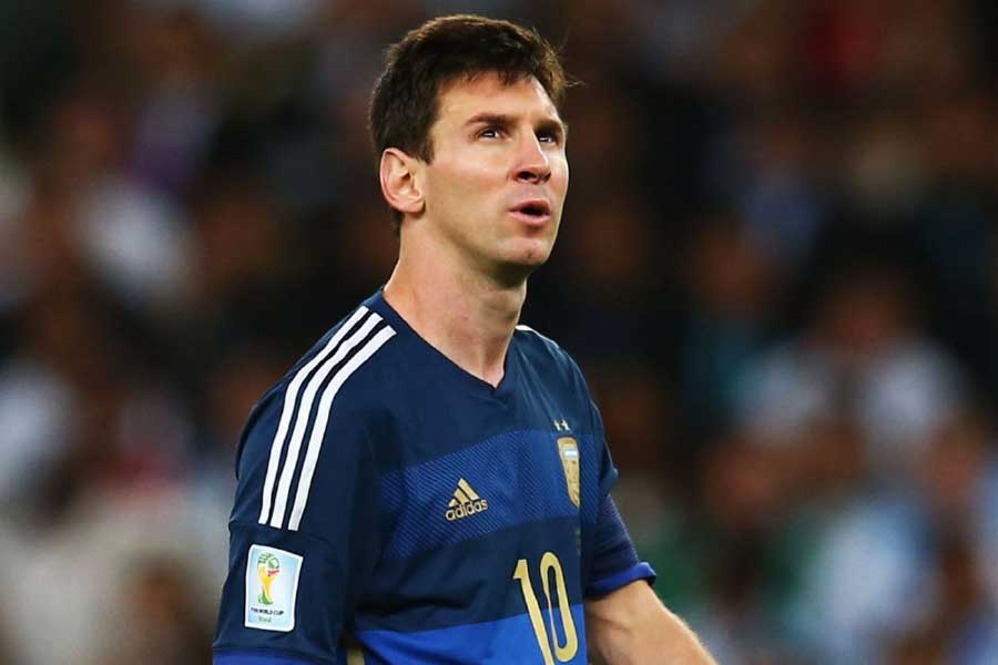 ২০১৪ সালের বিশ্বকাপে মেসিকে কেন্দ্রে রেখে দল তৈরি করেছিলেন কোচ আলেহান্দ্রো সাবেয়া। সে বার গ্রুপ পর্যায়ে চারটি গোল করেছিলেন মেসি।