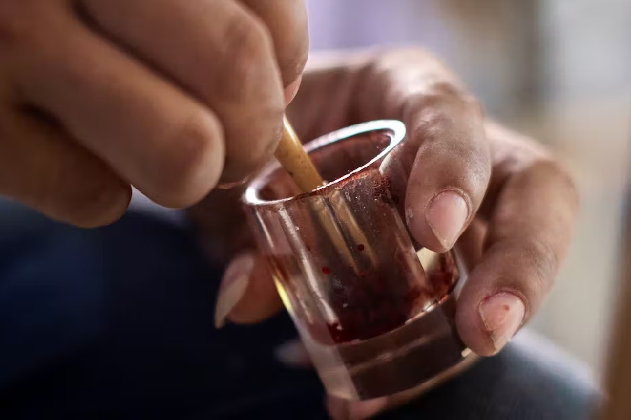 নতুন বছরে তিনি পৃথিবীর বৃহত্তম রক্তরঞ্জিত ছবি আঁকতে চান এলিতো।