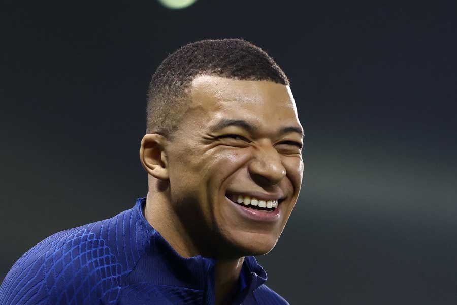 উয়েফা নেশনস লিগের ওই ফাইনালে স্পেনের বিরুদ্ধে দু’টি গোল করেছিল ফ্রান্স। যার মধ্যে একটি এমবাপে করেছিলেন। খেলার দ্বিতীয়ার্ধে, ৮০ মিনিটের মাথায় দ্বিতীয় গোলটি করেন তিনি। অন্যটি করেছিলেন বেঞ্জেমা।