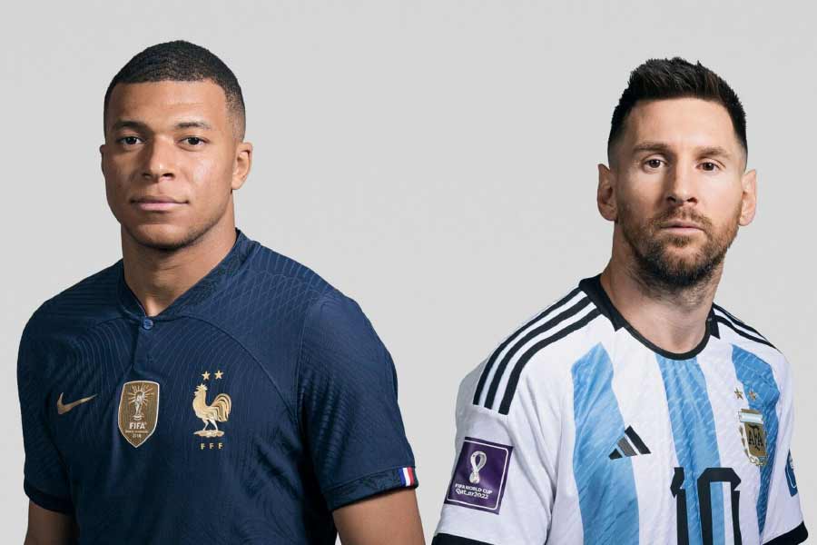দু’জনেই ফুটবল জগতের তারকা। মেসিকে সর্বকালের সেরা বলে মনে করেন কেউ কেউ। আবার মাত্র ২৩ বছর বয়সে পায়ের জাদুতে তাক লাগিয়ে দিয়েছেন এমবাপেও। পেলের সঙ্গে তুলনা চলছে। অনেকের মতে, মেসি-রোনাল্ডো যুগের পর, ফুটবল বিশ্বের শাসন এ বার তাঁর হাতেই যাচ্ছে।
