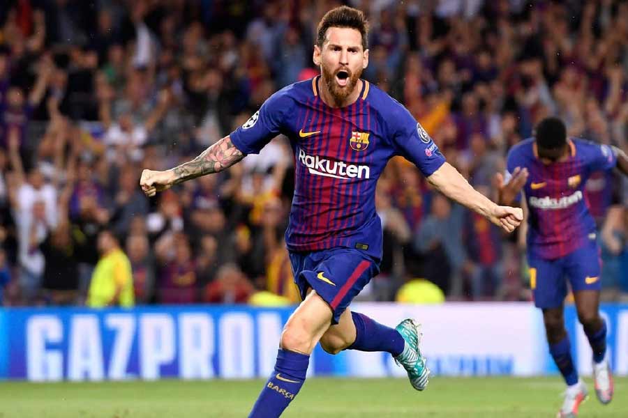 বার্সেলোনা ক্লাবে খেলার সময় এমবাপের বিপক্ষে মোট ২ বার খেলেছেন এলএম১০। ২০২০-২১ ইউএফএ চ্যাম্পিয়নস লিগের প্রি-কোয়ার্টার ফাইনালে ২ বার মুখোমুখি হয় বার্সেলোনা-পিএসজি।