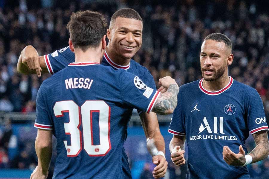 এর পর ক্লাব ফুটবলে মেসি, এমবাপেকে মুখোমুখি দেখা যায়নি। কারণ তাঁরা একই ক্লাবে খেলতে শুরু করেন। ২০২১ সালের অগস্ট মাসে এমবাপের ক্লাব পিএসজি-তে যোগ দেন মেসি।