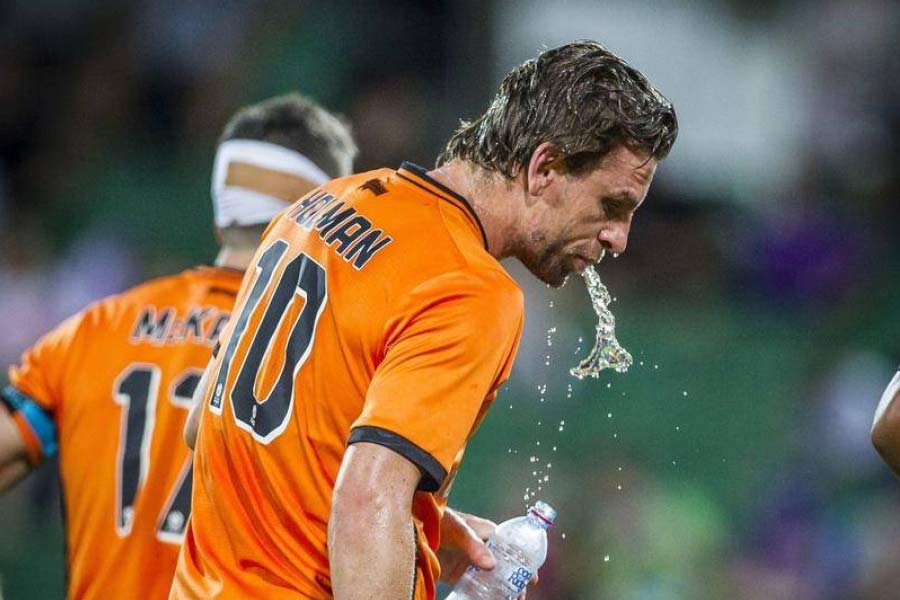 পরীক্ষায় দেখা গিয়েছে, ফুটবল খেললে বা এ ধরনের শারীরিক কসরত করলে লালারসে প্রোটিনের পরিমাণ বেড়ে যায়। এক ধরনের মিউকাস তৈরি হয়, যাকে বলে এমইউসিবি৫। এর ফলে লালারস আর ঘন হয়ে যায়।