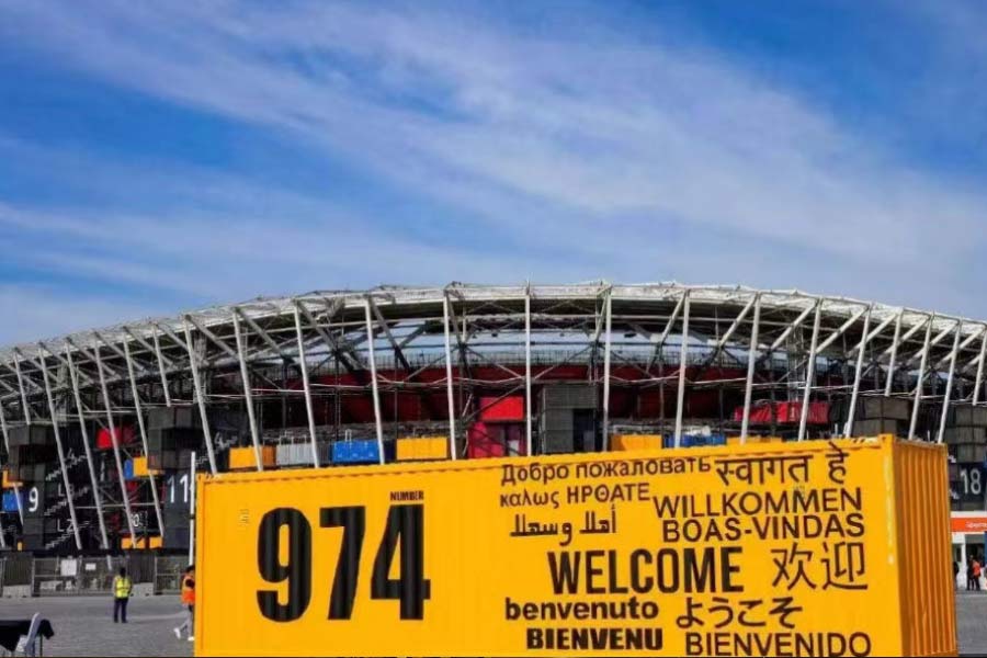 কিন্তু বিশ্বকাপ শেষ হওয়ায় তো প্রয়োজন ফুরোল এই স্টেডিয়ামগুলির। এখন? কাতার বিশ্বকাপের জন্য যে ৭টি স্টেডিয়াম তৈরি করেছে, তার মধ্যে ১টি স্টেডিয়াম টুর্নামেন্টের পর পরই কাতার থেকে চিরতরে বিদায় নেবে।