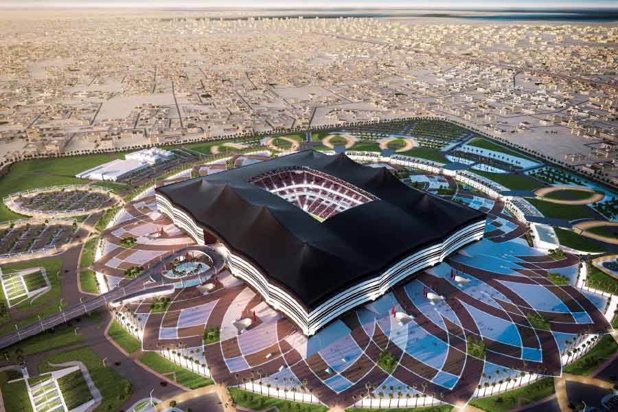 আল বায়ত স্টেডিয়ামে খোলা হবে একটি বিলাসবহুল হোটেল, একটি শপিং মল এবং একটি ওষুধের দোকান। মূলত খেলাধুলোর সময় যে ওষুধ এবং প্রয়োজনীয় চিকিৎসা সামগ্রীগুলির প্রয়োজন, সেগুলিই ওই ওষুধের দোকানে পাওয়া যাবে।