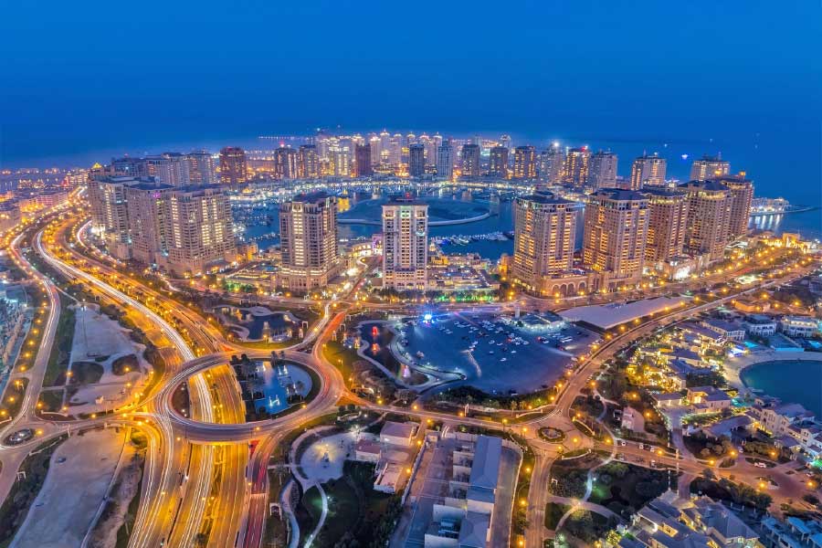 কিন্তু সেই আবাসনগুলিতে থাকার মতো মানুষ কী কাতারে রয়েছে? উঠছে সে প্রশ্নও। ২০২১ সালের হিসাব অনুযায়ী, ছোট্ট এই দেশের মোট জনসংখ্যা ২৯.৩ লক্ষ। যার মধ্যে কাতারের স্থায়ী বাসিন্দাদের সংখ্যা তিন থেকে চার লক্ষ। বাকি বড় অংশ অন্যান্য দেশ থেকে রোজগারের আশায় ওই দেশে গিয়ে ঠাঁই নিয়েছে। তাঁদেরও আগে থেকেই মাথা গোঁজার ঠাঁই রয়েছে। তা হলে নতুন করে ওই আবাসনগুলিতে কারা থাকবেন? এখনও সেই প্রশ্নের উত্তর পাওয়া যায়নি।