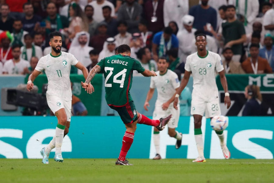 লুইস শাভেস (মেক্সিকো বনাম সৌদি আরব): ৩০ গজ দূরে ফ্রিকিক পেয়েছিল মেক্সিকো। সামনে বড় চেহারার সৌদি ডিফেন্ডাররা দাঁড়িয়েছিলেন। তাঁদের টপকে সরাসরি ফ্রিকিকে বল জালে জড়িয়ে দেন শাভেস। গোলকিপার মহম্মদ ওয়াইসের কিছুই করার ছিল না।