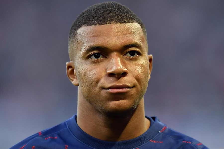 বিশ্বকাপ ফাইনালে হ্যাটট্রিক করে সোনার বুট! তার পরেও ট্র্যাজিক নায়ক কিলিয়ান এমবাপে 