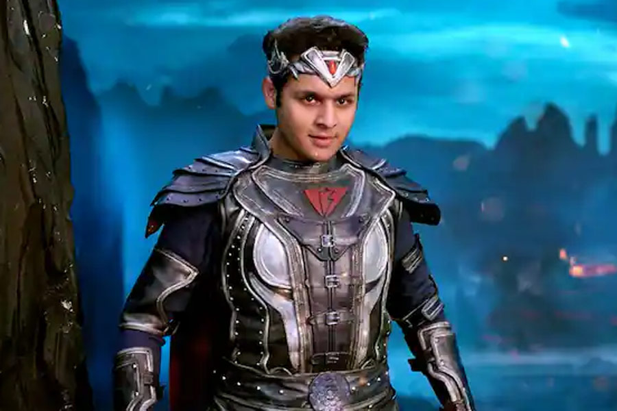 ‘বালবীর’ ধারাবাহিকটি চিত্রনাট্য এবং দেবের অভিনয়ের গুণে এতটাই জনপ্রিয় হয়ে উঠেছিল যে ২০১৯ সালে ‘বালবীর’ চরিত্রের উপর ভিত্তি করে ‘বালবীর রিটার্নস’ নামে একটি ধারাবাহিক শুরু হয়। মুখ্য চরিত্রে অভিনয় করেছিলেন দেব।