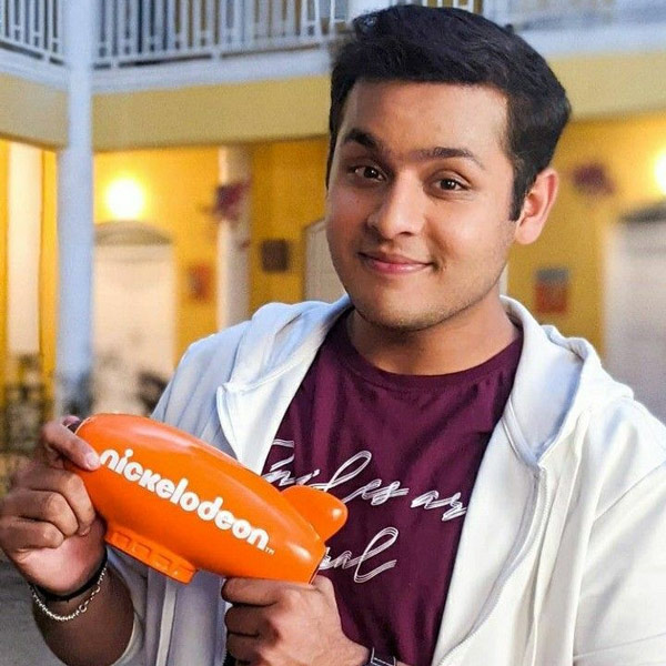 নামী বিজ্ঞাপনী সংস্থার প্রচার মুখ হয়ে কাজ করতে দেখা গিয়েছে দেবকে। মিউজ়িক অ্যালবামেও অভিনয় করেছেন তিনি।