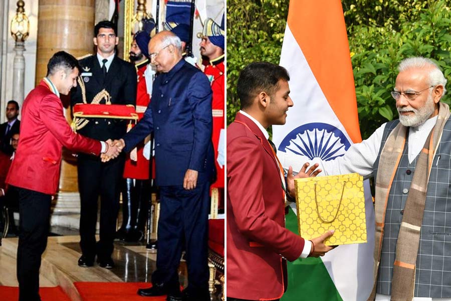 শিল্প এবং সংস্কৃতির ক্ষেত্রে দেব যে ধরনের কাজ করেছেন তা লক্ষ করে ২০১৯ সালে তাঁকে রাষ্ট্রপতি রামনাথ কোবিন্দ এবং প্রধানমন্ত্রী নরেন্দ্র মোদীর তরফে বাল শক্তি পুরস্কার দেওয়া হয়।