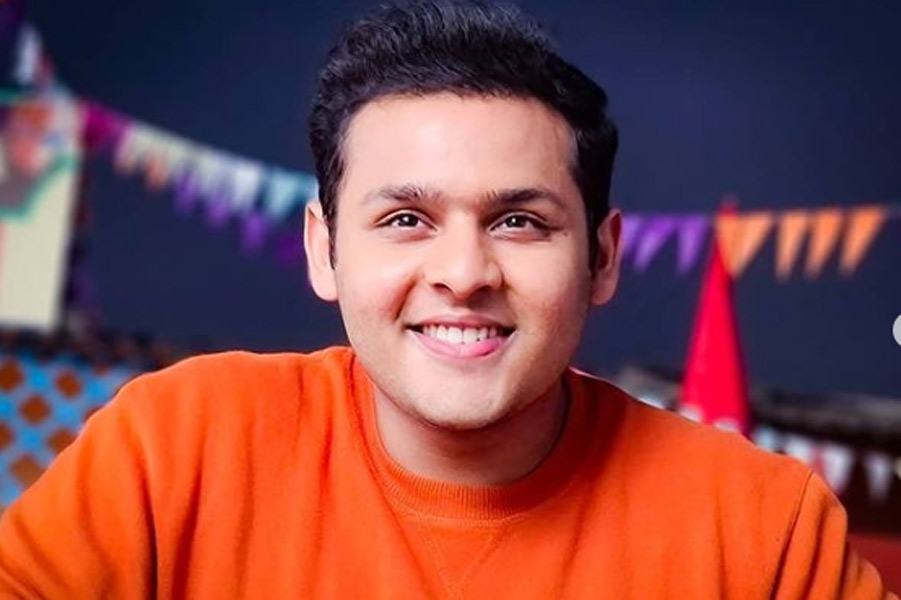 দেবের অনুরাগীদের সংখ্যাও নেহাত কম নয়। ইতিমধ্যেই ইনস্টাগ্রামে অভিনেতার অনুরাগী সংখ্যা ১২ লক্ষের গণ্ডি পার করেছে।