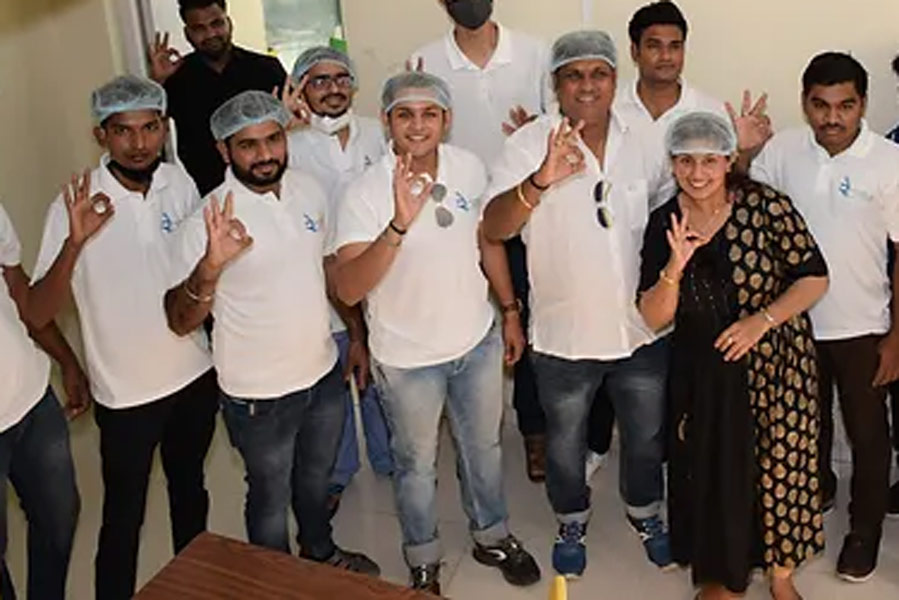 অতিমারি চলাকালীন ২০২০ সালে একটি স্বেচ্ছাসেবী সংস্থা তৈরি করেন দেব। ভারতের দুঃস্থ নাগরিকদের সাহায্য করতে চান বলে এই সংস্থার প্রতিষ্ঠা করেন তিনি।