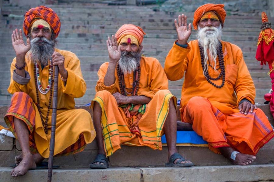 উত্তরপ্রদেশের মথুরার হিন্দু সাধুরা এই গান ‘অশ্লীল’ বলে দাবি করেন। তাঁদের দাবি ছিল, এই গান হিন্দুদের ধর্মীয় ভাবাবেগে আঘাত করেছে। অখিল ভারতীয় তীর্থ পুরোহিত মহাসভার মহেশ পাঠকের দাবি ছিল, গানটি ভগবান কৃষ্ণের জন্মভূমিকে কলঙ্কিত করেছে।