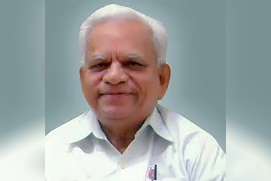 অভিযোগ ছিল, ওই গানটিতে একটি বিশেষ জাতের মানুষকে অপমান করা হয়েছে। গান নিষিদ্ধ করার ডাক দেয় রাষ্ট্রীয় তেলি রাঠৌর চেতনা মহাসঙ্ঘ। পাশাপাশি সমাজবাদী পার্টির রাজ্যসভার সদস্য রাম নারায়ণ সাহু-ও এই গান নিষিদ্ধ করার দাবি তোলেন। চাপের মুখে পড়ে গানের কয়েকটি শব্দ পরিবর্তন করে গানটি নতুন করে মুক্তি দেওয়া হয়েছিল।