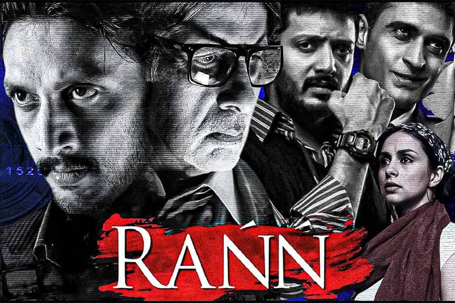 সেন্সর বোর্ডের তরফে রাম গোপাল বর্মার ‘রণ’ ছবির আবহ গানটি নিষিদ্ধ করে দেওয়া হয়। ছবিটিতে অভিনয় করেছিলেন অমিতাভ বচ্চন। অভিযোগ ছিল, এই গানটি দেশের জাতীয় সঙ্গীত থেকে অনুপ্রাণিত। শেষ পর্যন্ত রামগোপাল এই গানটি ‘বন্দে মাতরম’ গান দিয়ে বদলে দেন।