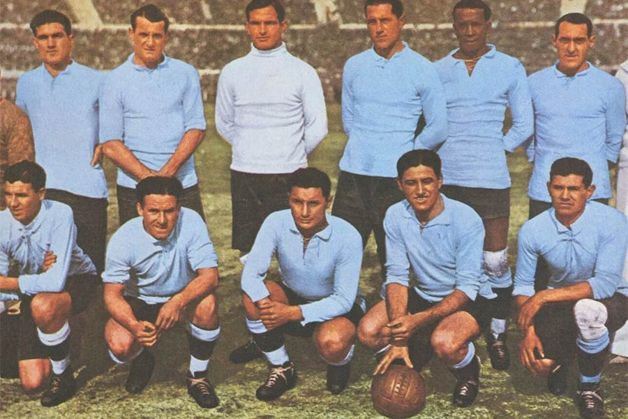 ফুটবল বিশ্বকাপের শুরু ১৯৩০ সালে। সেই বারই প্রথম ফাইনালে ওঠা। তার পরের ফাইনাল খেলার জন্য নীল-সাদাদের অপেক্ষা করতে হয়েছিল ৪৮ বছর।