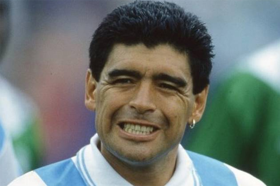 তার পরেই কার্যত পতনের সূত্রপাত। ১৯৯৪ সালের বিশ্বকাপে ড্রাগ নেওয়ার অভিযোগে ফিফার কোপের মুখে পড়তে হয় মারাদোনাকে। রাজপুত্রহীন সেই দল প্রতিযোগিতায় বেশি দূর এগোতেও পারেনি। ঘরে ফিরে আসতে হয় প্রি-কোয়ার্টার ফাইনালে হেরে।