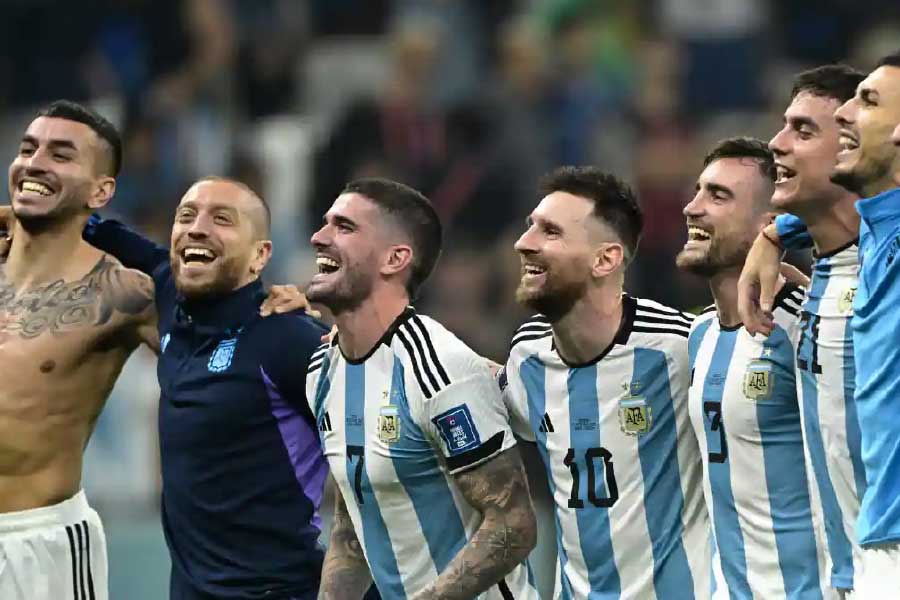 ‘মুচাচোস’ রচয়িতা ফের্নান্দো জানিয়েছেন, ফাইনালে ফ্রান্সের বিরুদ্ধে জেতাই লক্ষ্য। তার পর এই গান আর কেউ কোনও দিন না গাইলেও তাঁর কোনও আক্ষেপ থাকবে না।