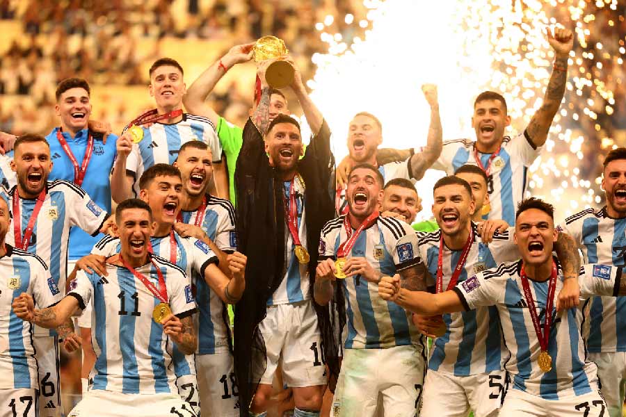 ফ্রান্স বনাম আর্জেন্টিনা ম্যাচের নির্ধারিত সময়ে খেলার ফলাফল ছিল ২-২। এর পর অতিরিক্ত সময়ে দুই দল আরও একটি করে গোল দিয়ে স্কোরবোর্ড পৌঁছে দেন ৩-৩। টাইব্রেকারে আর্জেন্টিনা জিতেছে ৪-২ ফলাফলে।