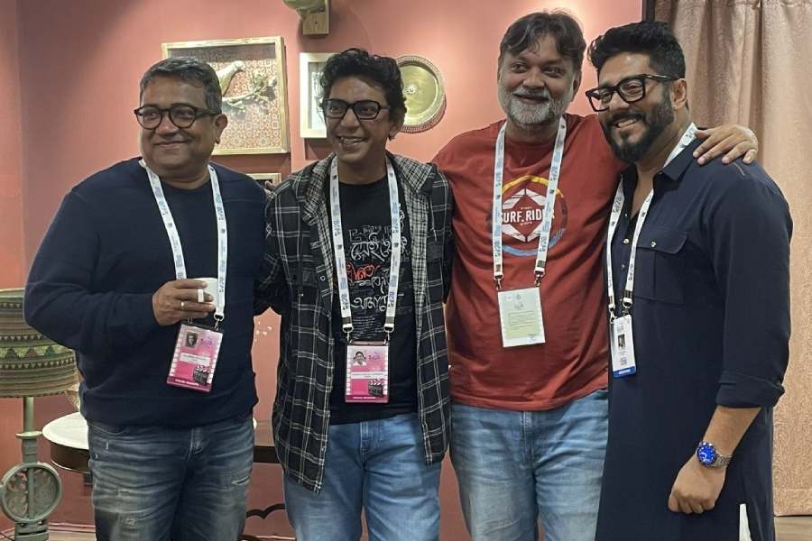 কলকাতা চলচ্চিত্র উৎসবে চঞ্চল চৌধুরী, সৃজিত মুখোপাধ্যায় এবং রাজ চক্রবর্তীর সঙ্গে সুদীপ চট্টোপাধ্য়ায়।