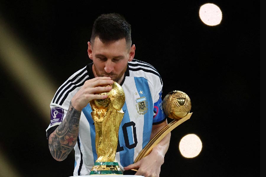 কাতারের লুসাইল স্টেডিয়ামে রবিবার মেসি লিখেছেন রূপকথা। যার নায়ক তিনি নিজেই।