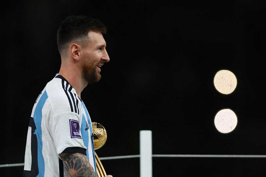 ফুটবল মাঠে মেসি আর্জেন্টিনার অধিনায়ক। আবার বিভিন্ন সময়ে সেই অধিনায়ককেই দেখা গিয়েছে ‘নায়ক’-এর ভূমিকায়।