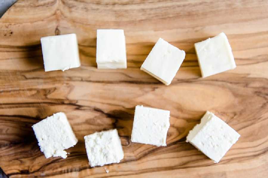 বয়স ৫০ পেরিয়ে যাওয়ার পর ওজন বেড়ে যাওয়ার মতো সমস্যার মুখোমুখি অনেকেই হন।