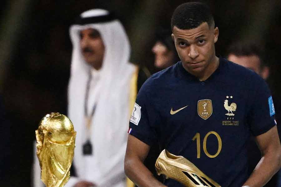 পরিসংখ্যান ঘাঁটলে দেখা যাচ্ছে, বিশ্বকাপে হ্যাটট্রিক এখনও পর্যন্ত হয়েছে ৫২ বার। তার মধ্যে রবিবারের ম্যাচের আগে ৩ বার হ্যাটট্রিক করার পরেও সেই ফুটবলারকে ম্যাচ হারতে হয়েছে।