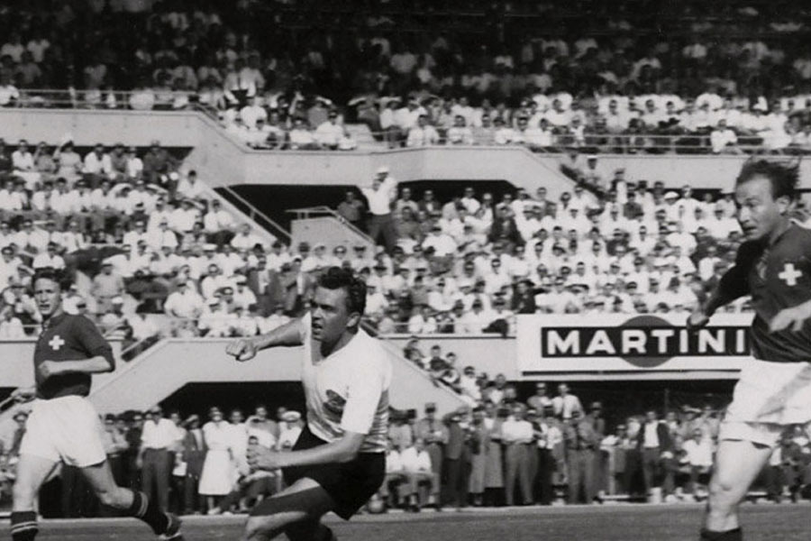 এর পর ১৯৫৪ সালের বিশ্বকাপে ফের হ্যাটট্রিক করে পরাজয়ের নজির স্থাপিত হয়। অস্ট্রিয়ার বিরুদ্ধে খেলতে নেমে সুইৎজ়ারল্যান্ডের জোসেফ হুগি হ্যাটট্রিক করেন। অস্ট্রিয়া ৭-৫ গোলে ম্যাচটি জিতেছিল।