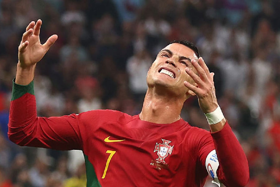 বিশ্বকাপে হ্যাটট্রিক করেও জিততে পারেননি আরও এক তারকা ফুটবলার। তিনি ক্রিশ্চিয়ানো রোনাল্ডো। ২০১৮ সালের বিশ্বকাপে স্পেনের বিরুদ্ধে তিনি হ্যাটট্রিক করেছিলেন। কিন্তু সেই ম্যাচ ড্র হয়। ফলাফল দাঁড়ায় ৩-৩।