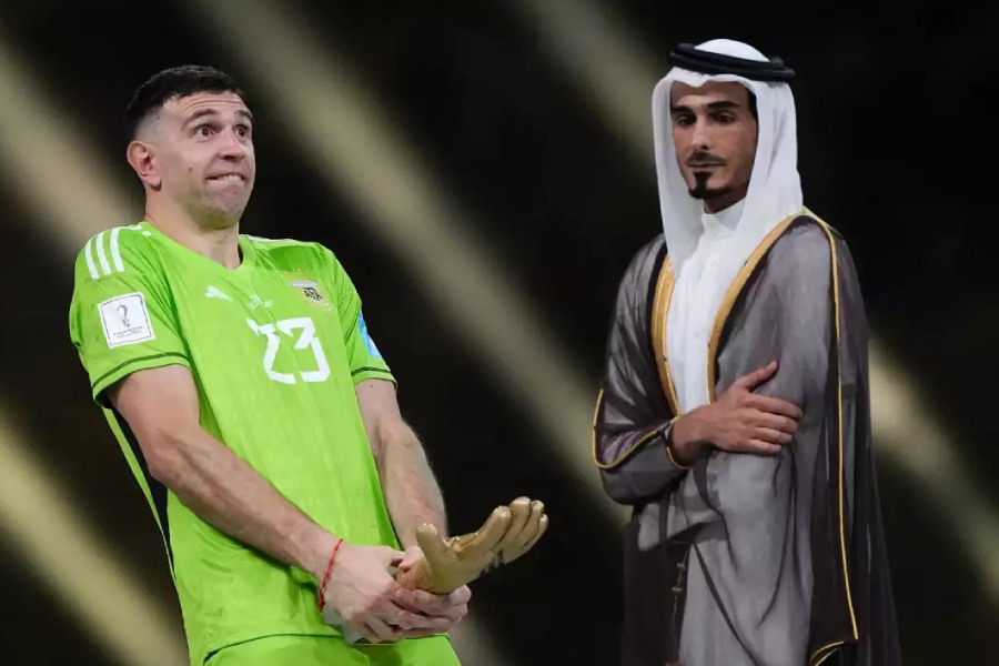 বিতর্ক তৈরি করেছে মার্তিনেসের এই ভঙ্গি।