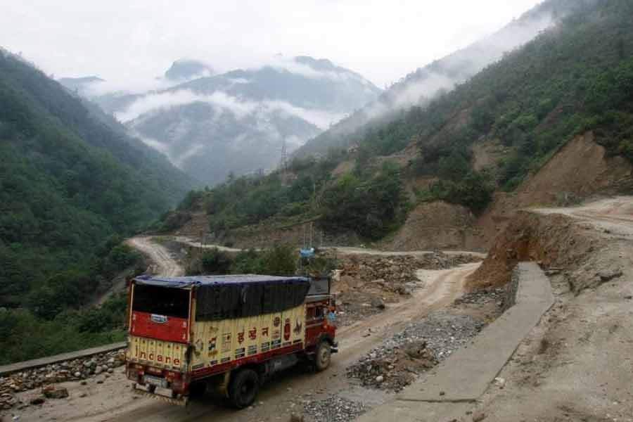 অরুণাচলের বমডিলা থেকে শুরু হবে এই জাতীয় সড়ক। তার পর নাফরা, হুরি, মনিগংয়ের মধ্যে দিয়ে যাবে রাস্তাটি। যা ভারত-তিব্বত সীমান্তের কাছাকাছি। 