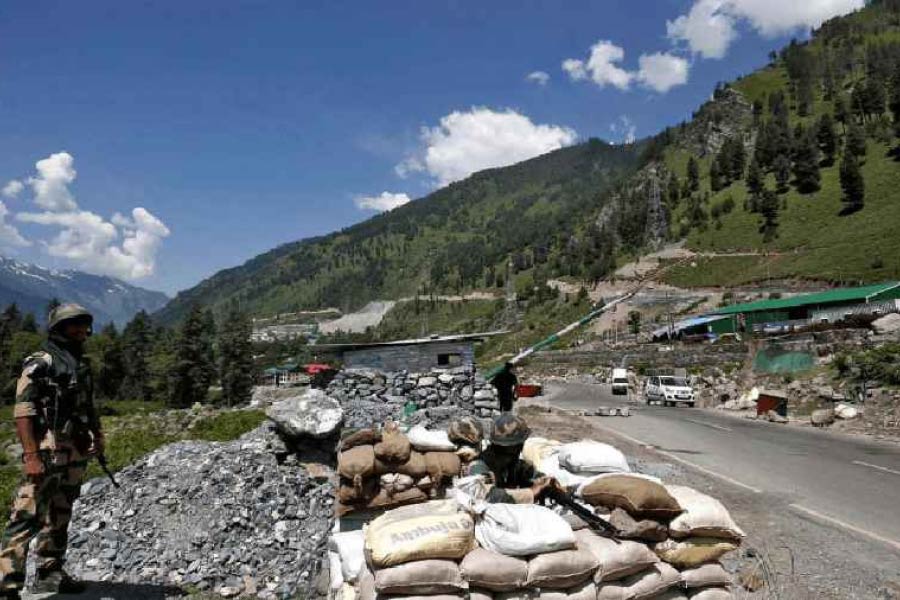 অরুণাচল প্রদেশে আন্তঃকরিডর তৈরির পরিকল্পনাও নেওয়া হয়েছে, যা ওই হাইওয়ের সঙ্গে সংযুক্ত করা হবে। 
