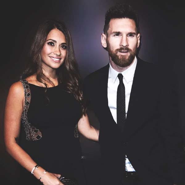 ২০১৭ সালে রোজ়ারিও শহরে এক জমকালো অনুষ্ঠানে বিয়ে হয় মেসি ও আন্তোনেলার। এই দম্পত্তির প্রথম সন্তান থিয়েগো জন্মগ্রহণ করে ২০১২ সালে। ২০১৫ সালে জন্ম নেয় মধ্যম পুত্র মাতেও। আর ২০১৮ সালে আন্তোনেল্লা তাঁদের কনিষ্ঠ সন্তান সিরোর জন্ম দেন।