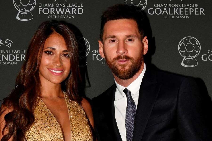 তাঁর এই বুটিকের ব্যবসায় আর এক অংশীদার হলেন সোফিয়া বালবি, যিনি আবার উরুগুয়ের প্রখ্যাত ফুটবলার লুইস সুয়ারেজের স্ত্রী। বস্তুত, বহু বার বিতর্কে জড়িয়েছিলেন সুয়ারেজ।  তবে ছোটবেলায় দন্ত চিকিৎসক হওয়ার স্বপ্ন দেখতেন আন্তোনেল্লা। সেই স্বপ্ন তাঁর পূরণ হয়নি।