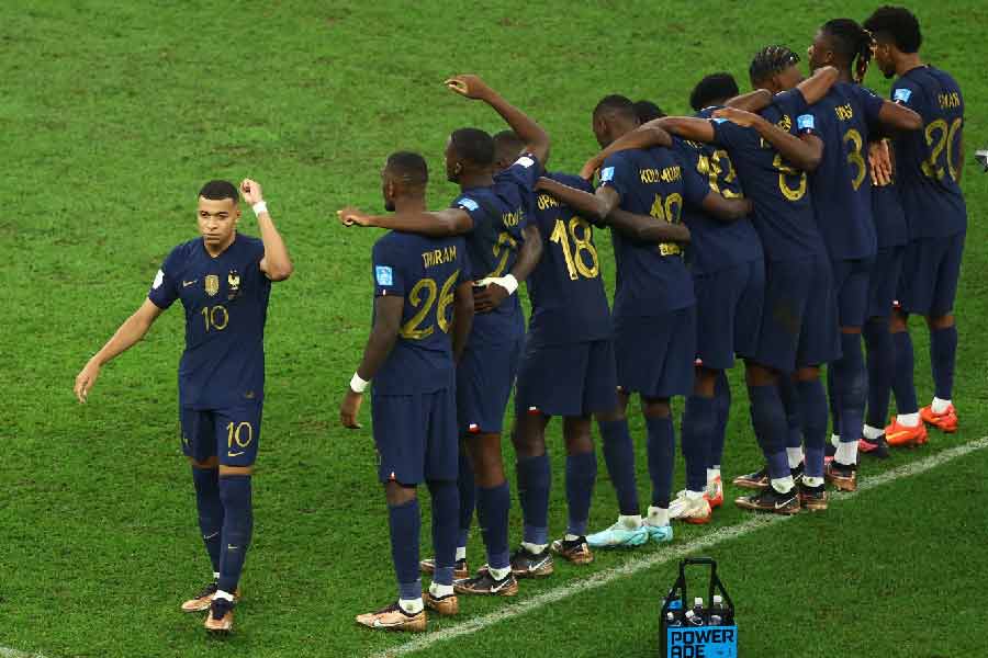 পেনাল্টি শুট আউটে গোল করেন এমবাপে। গোল করেন মেসিও।