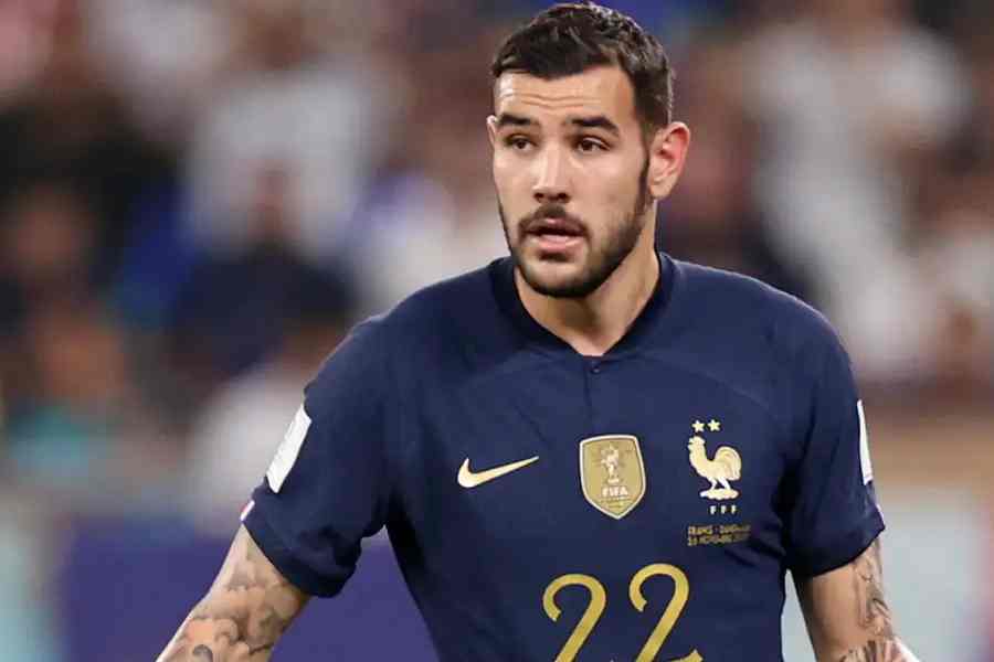 থিয়ো হের্নান্দেস (লেফট ব্যাক): ফ্রান্সের এই ফুটবলার পরিবর্ত হিসাবে সুযোগ পেয়েছিলেন। কিন্তু তার পরে আর তাঁকে আটকানো যায়নি। ফ্রান্সের হয়ে দুর্দান্ত খেলেছেন। সেমিফাইনালে মরক্কোর বিরুদ্ধে প্রথম গোল তাঁর পা থেকেই এসেছে। 