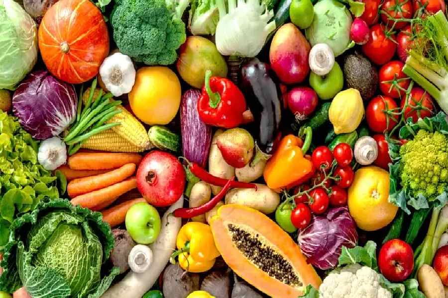 পুষ্টিবিদরা জানাচ্ছেন, সব্জি দু’ভাবেই খাওয়া যেতে পারে।