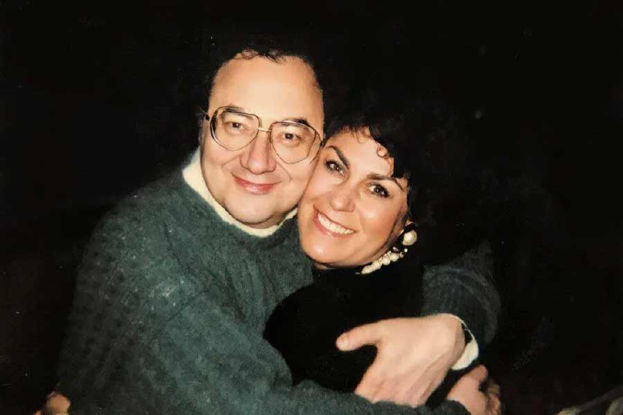 জোনাথন বলেছেন, ‘‘এই ডিসেম্বরে আমার বাবা-মায়ের হত্যার ৫ বছর পূর্ণ হবে। পাঁচ বছরে খুনিকে খুঁজে পাওয়া যায়নি ঠিকই কিন্তু আমি খোঁজ বন্ধ করব না। কারণ যত দিন না খুনিকে খুঁজে শাস্তি দেওয়াতে পারছি, তত দিন আমার বাবা-মা সুবিচার পাবেন না।’’