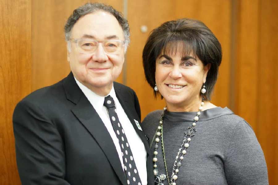 ব্যারির কন্যা অ্যালেক্সও এই রহস্য নিয়ে অসন্তোষ প্রকাশ করেছেন। তিনি বলেছেন, ৫ বছর হয়ে গেল। অথচ এখনও বহু প্রশ্নের উত্তর নেই। তদন্তে কোনও অগ্রগতিও নেই। কী করে এটা সম্ভব?