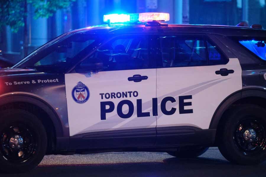 টরন্টো পুলিশ অবশ্য জানিয়েছে, তাঁরা এই মৃত্যুরহস্যের সমাধান করতে বদ্ধপরিকর। তার জন্য যত দূর চেষ্টা করা সম্ভব তত দূর যেতে রাজি তাঁরা। যদিও সমালোচকরা বলছেন এমন একটি হাই প্রোফাইল হত্যার সমাধান করতে এত সময় লাগার কথা নয়। ভিতরে কোনও গলদ আছে বলেই দেরি হচ্ছে।