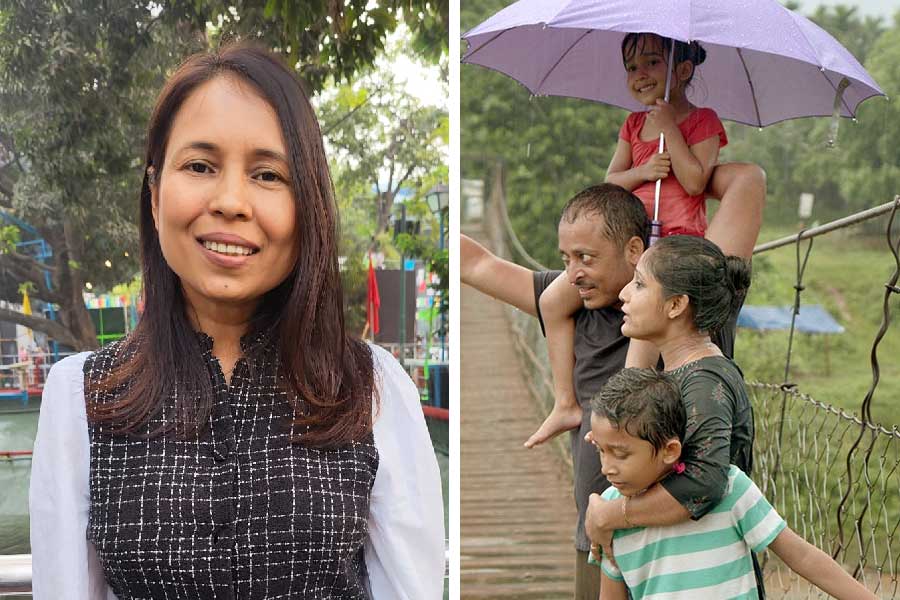 নন্দন চত্বরে ‘তোরাজ় হাজব্যান্ড’ ছবির পরিচালক রিমা।