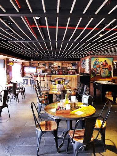 মন চাইলে দ্য বাইকার্স ক্যাফের ‘আমেরিকান ব্রেকফাস্ট’ প্ল্যাটারও চেখে দেখতে পারেন।